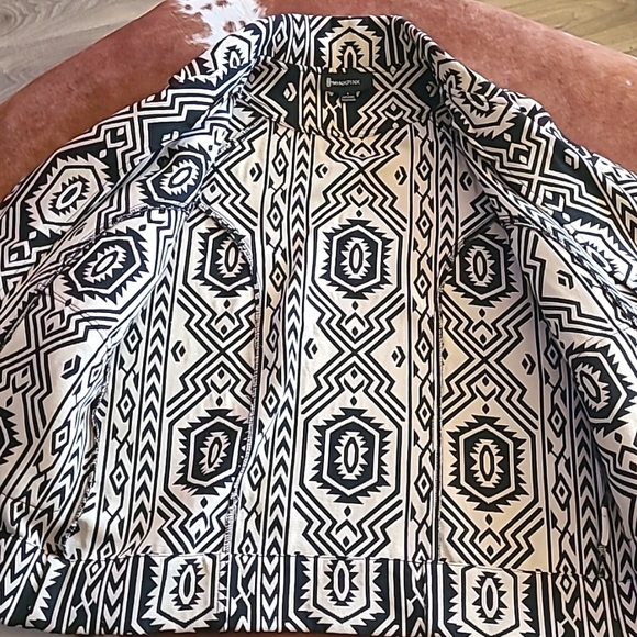 MINKPINK Geometric Pattern Zip Coat Size Small - Picture 8 of 14